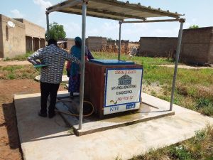 Borne fontaine installée au marché de Fingla dans la commune de Bégoudo, financée par le FDCI II avec l’appui de la KfW.